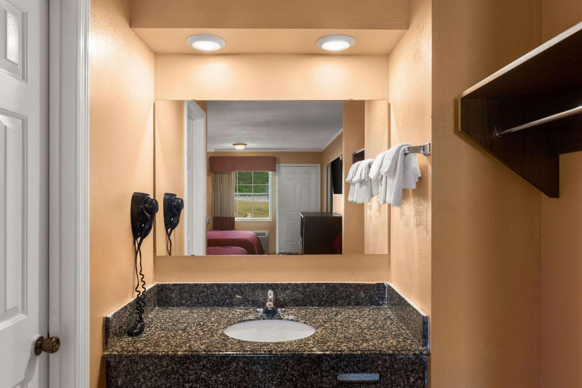Econo Lodge Cornersville Exteriér fotografie